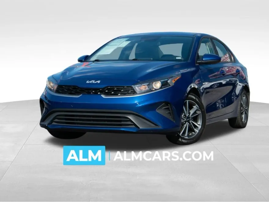 2023 Kia Forte LXS photo 1