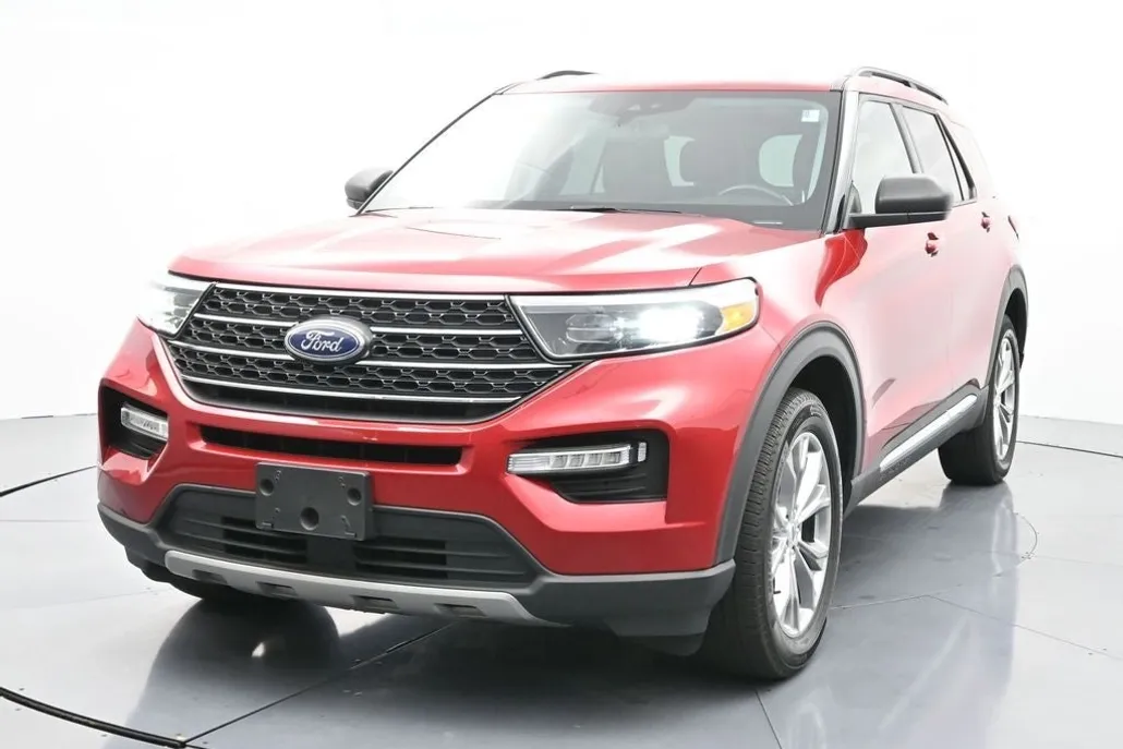 2022 Ford Explorer XLT photo 1