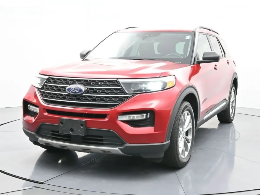 2022 Ford Explorer XLT photo 1