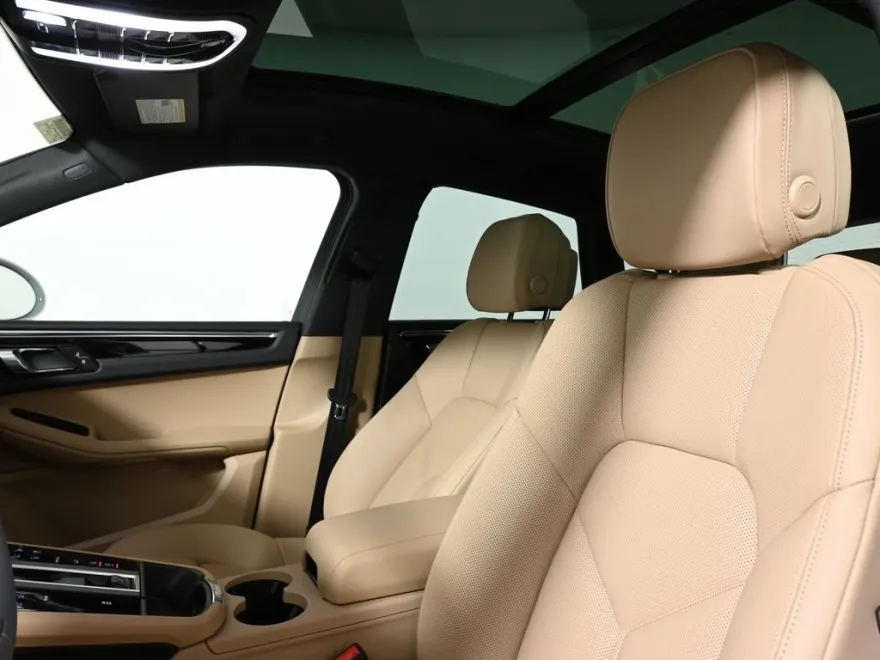 2024 Porsche Macan Base photo 14