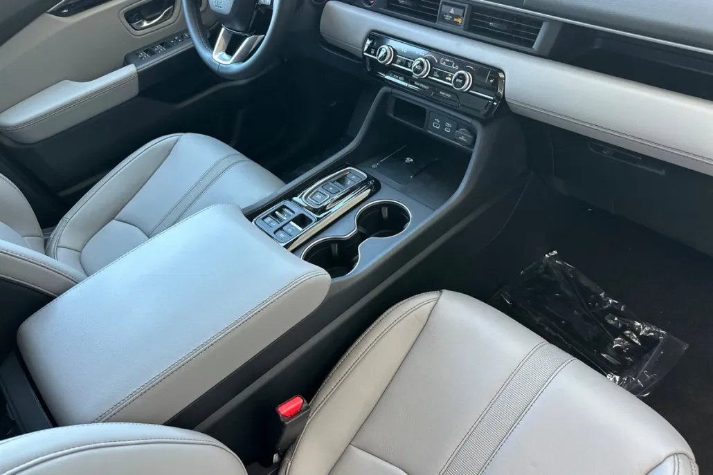 2025 Honda Pilot Touring photo 1