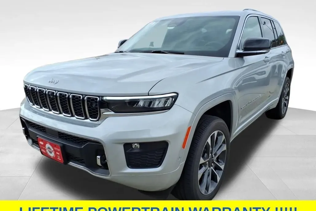 2025 Jeep Grand Cherokee Overland photo 1