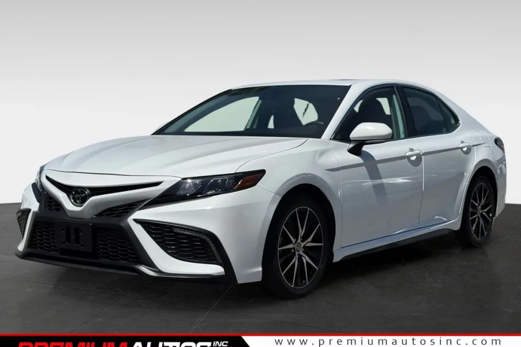 2023 Toyota Camry SE photo 1