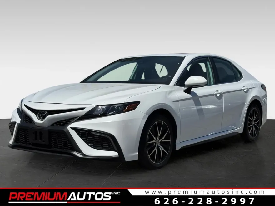2023 Toyota Camry SE photo 1