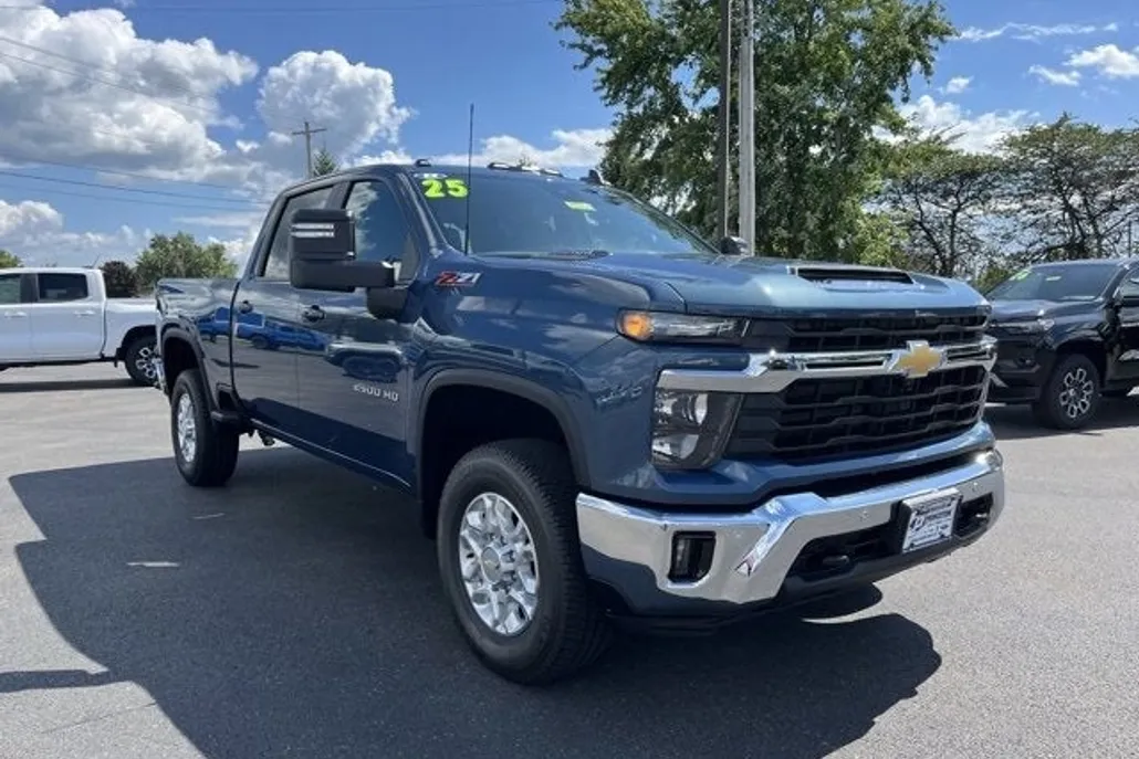 2025 Chevrolet Silverado 2500HD LT photo 1