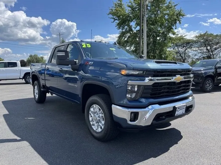 2025 Chevrolet Silverado 2500HD LT photo 1