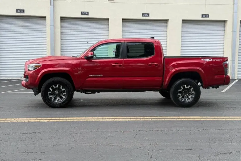 2021 Toyota Tacoma TRD Sport photo 1
