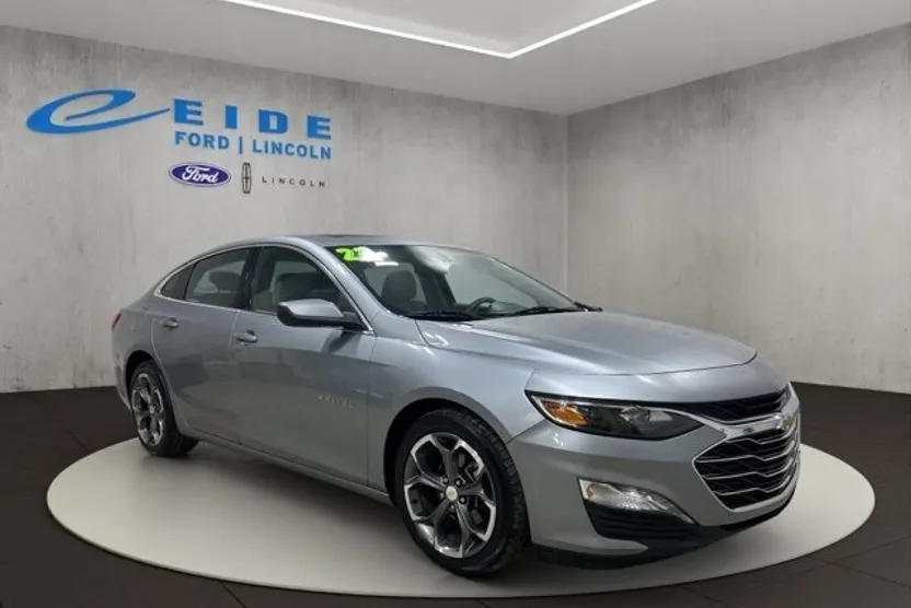 2023 Chevrolet Malibu 1LT photo 1