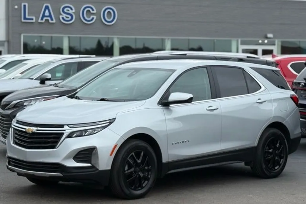 2022 Chevrolet Equinox LT photo 1