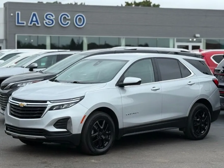 2022 Chevrolet Equinox LT photo 1
