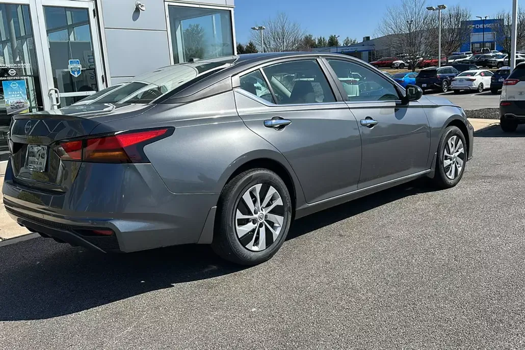 2025 Nissan Altima S photo 1