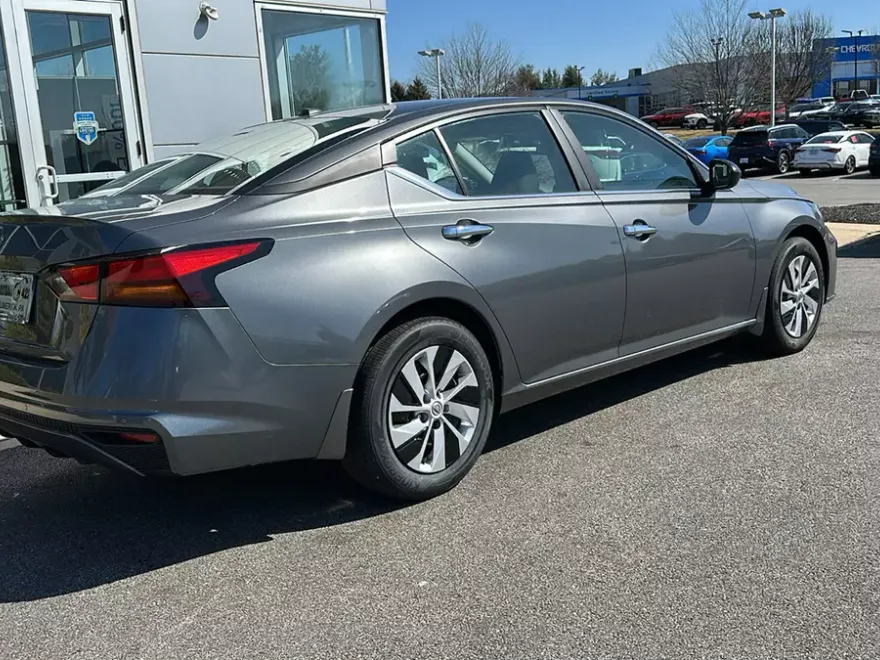 2025 Nissan Altima S photo 1