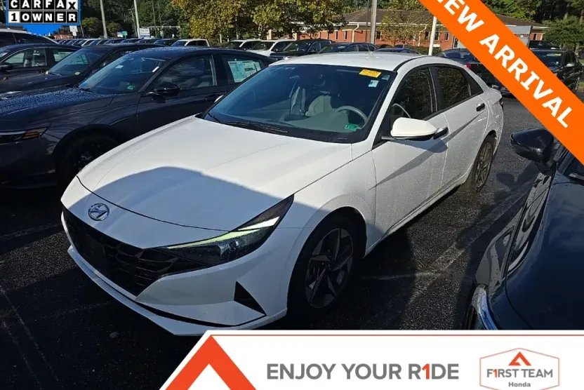 2023 Hyundai Elantra SEL Convenience photo 1