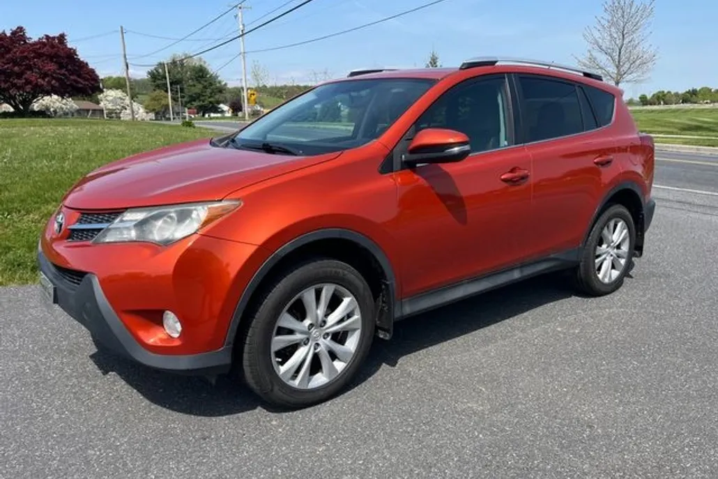 2015 Toyota RAV4 Limited photo 1