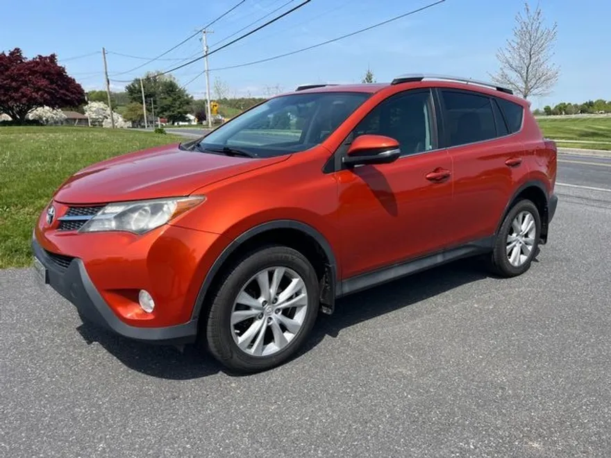 2015 Toyota RAV4 Limited photo 1