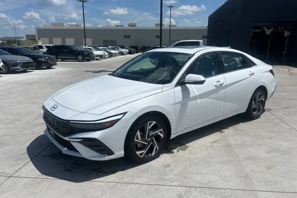 2025 Hyundai Elantra Hybrid Limited photo 1