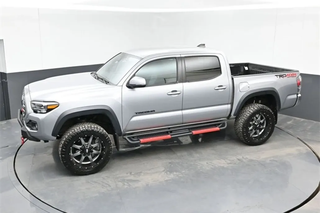 2021 Toyota Tacoma TRD Off-Road V6 photo 1