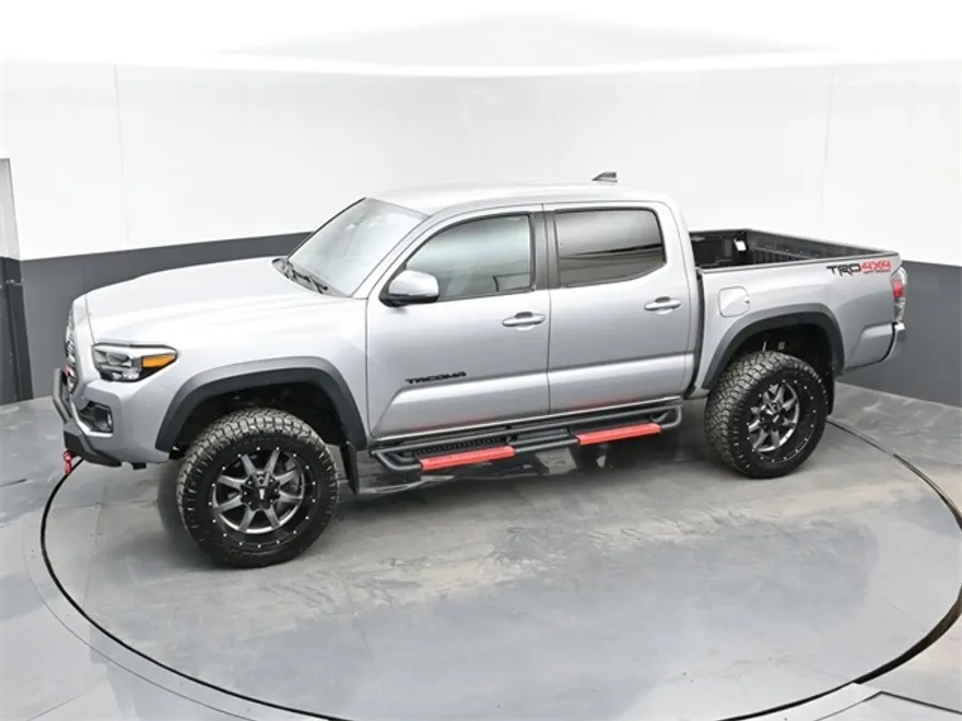 2021 Toyota Tacoma TRD Off-Road V6 photo 1