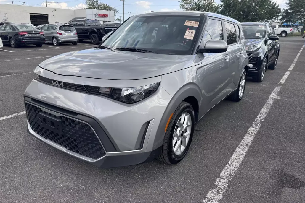 2023 Kia Soul LX photo 1