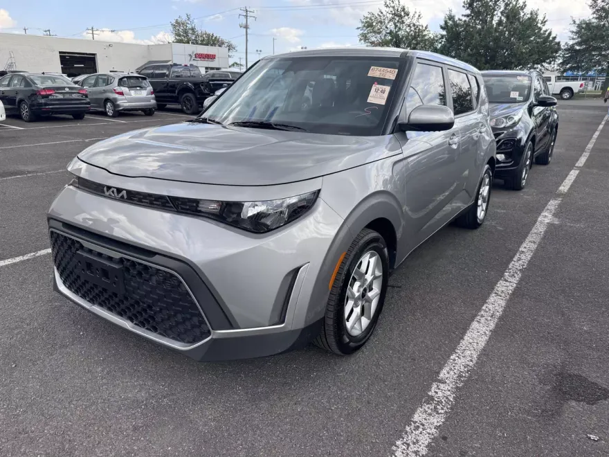2023 Kia Soul LX photo 1