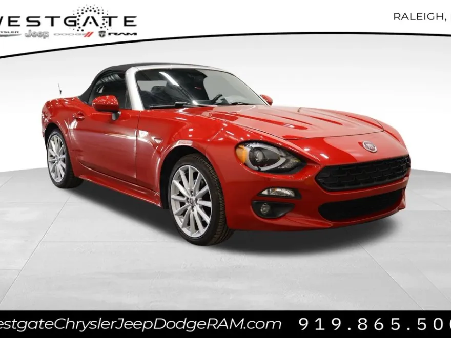 2017 Fiat 124 Spider Lusso photo 1