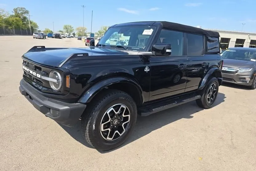 2023 Ford Bronco Outer Banks photo 1
