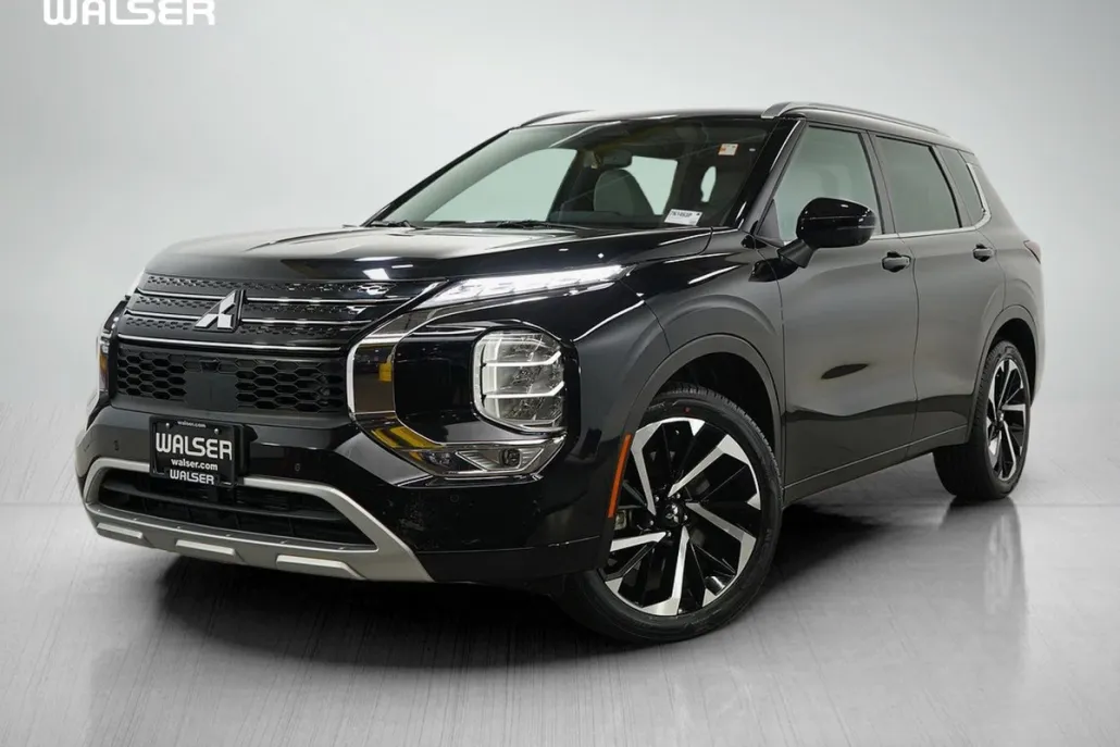 2024 Mitsubishi Outlander SEL photo 1