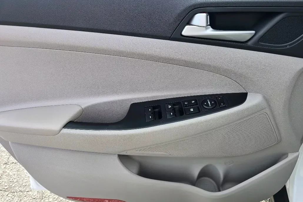 2021 Hyundai Tucson Value photo 1
