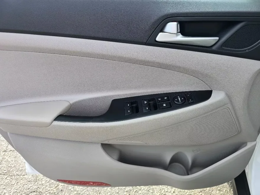 2021 Hyundai Tucson Value photo 1