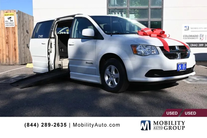 2013 Dodge Grand Caravan SXT photo 1