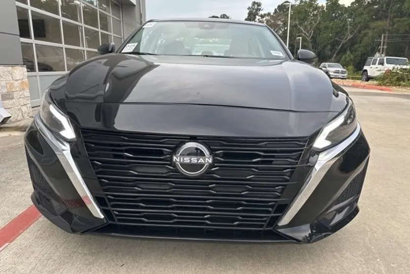 2025 Nissan Altima SV photo 1