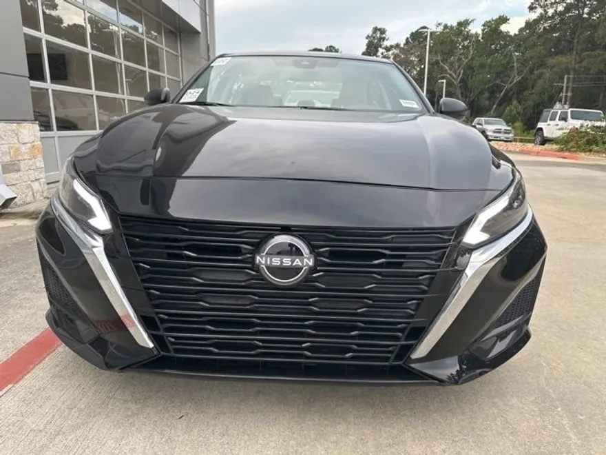 2025 Nissan Altima SV photo 1