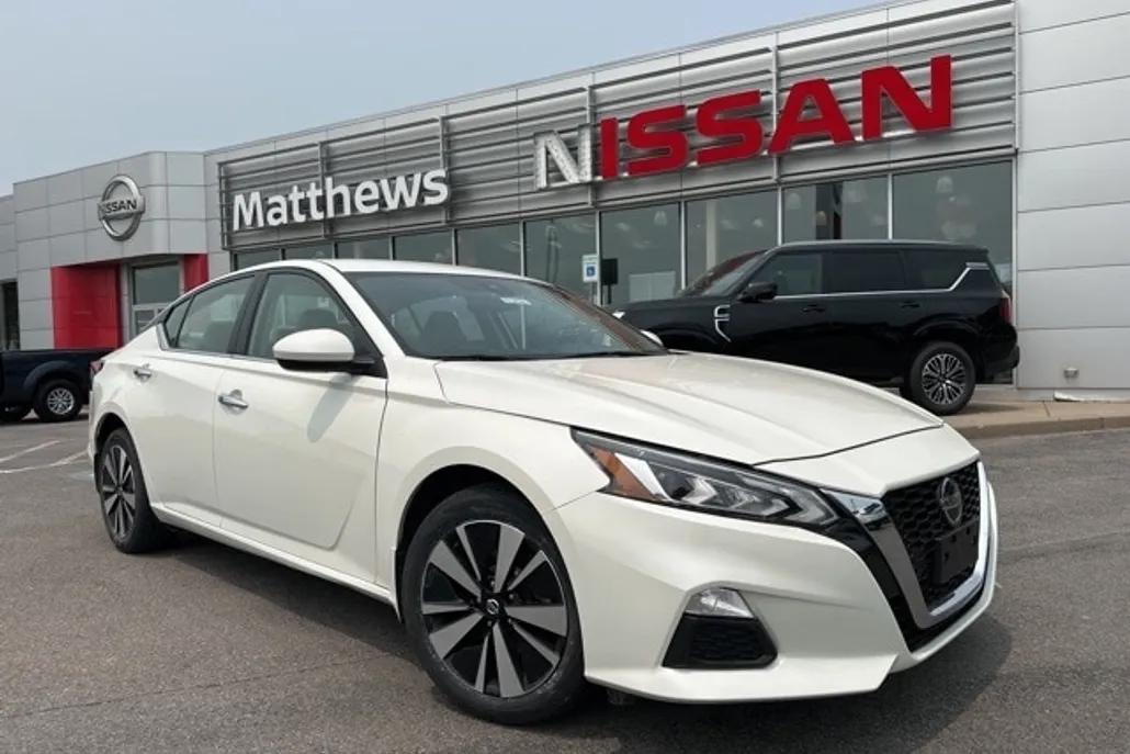 2022 Nissan Altima 2.5 SV photo 1