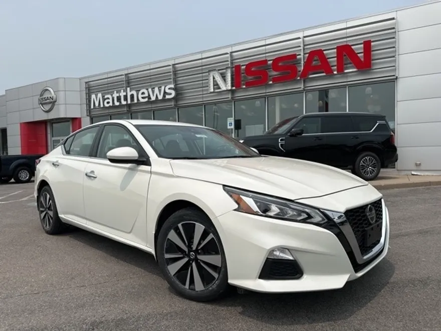 2022 Nissan Altima 2.5 SV photo 1