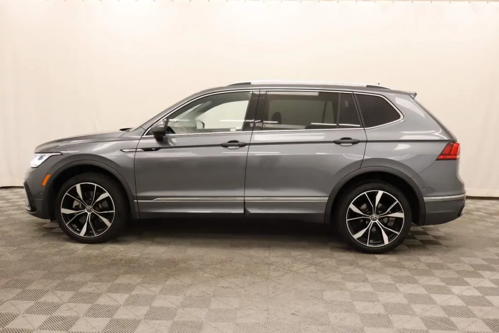 2022 Volkswagen Tiguan SEL Premium R-Line photo 1