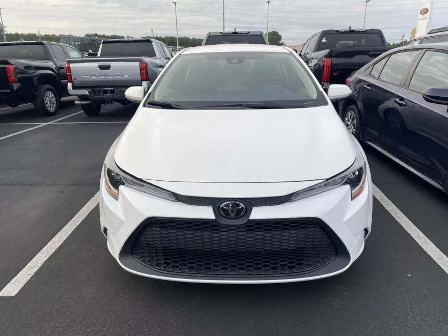 2020 Toyota Corolla LE photo 1