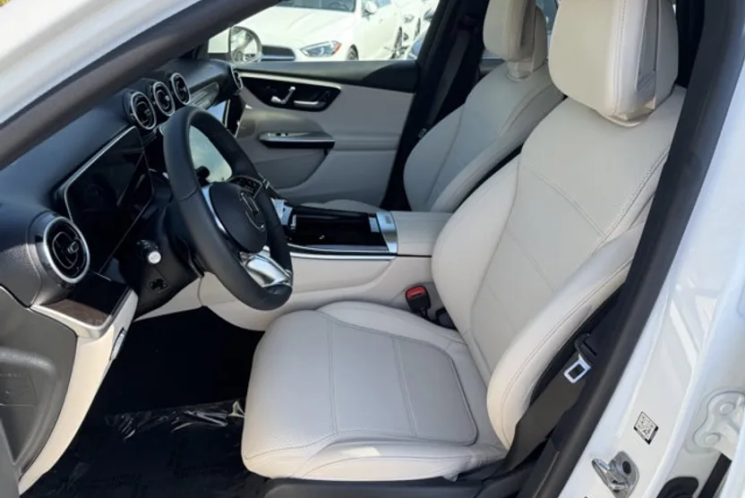 2025 Mercedes Benz GLC 300 photo 1