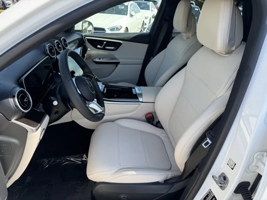 2025 Mercedes Benz GLC 300 photo 1