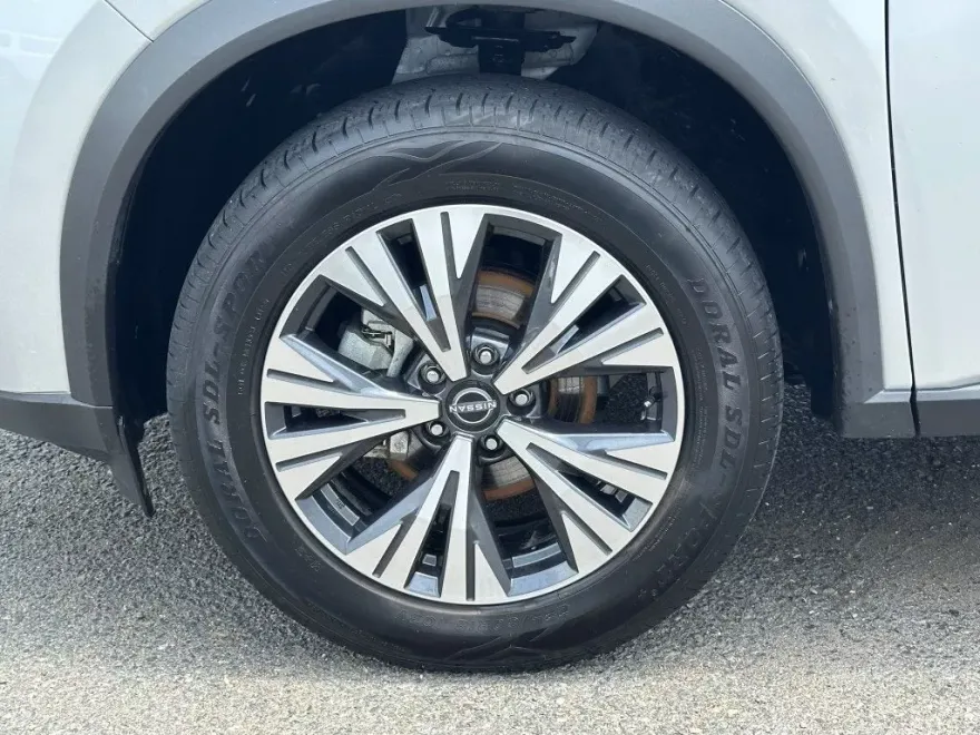 2023 Nissan Rogue SV photo 5