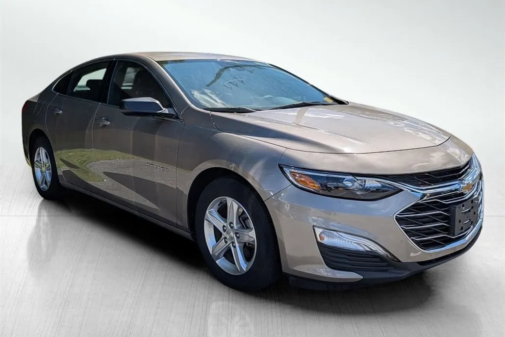 2023 Chevrolet Malibu LS photo 1
