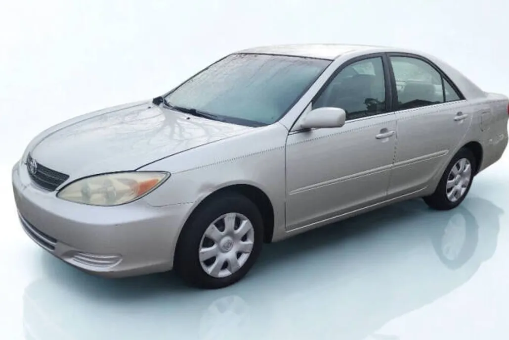 2002 Toyota Camry LE photo 1
