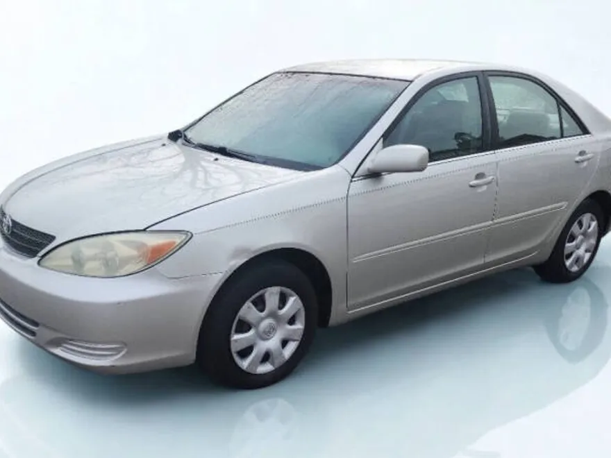 2002 Toyota Camry LE photo 1