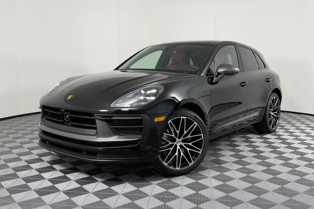 2026 Porsche Macan T photo 1