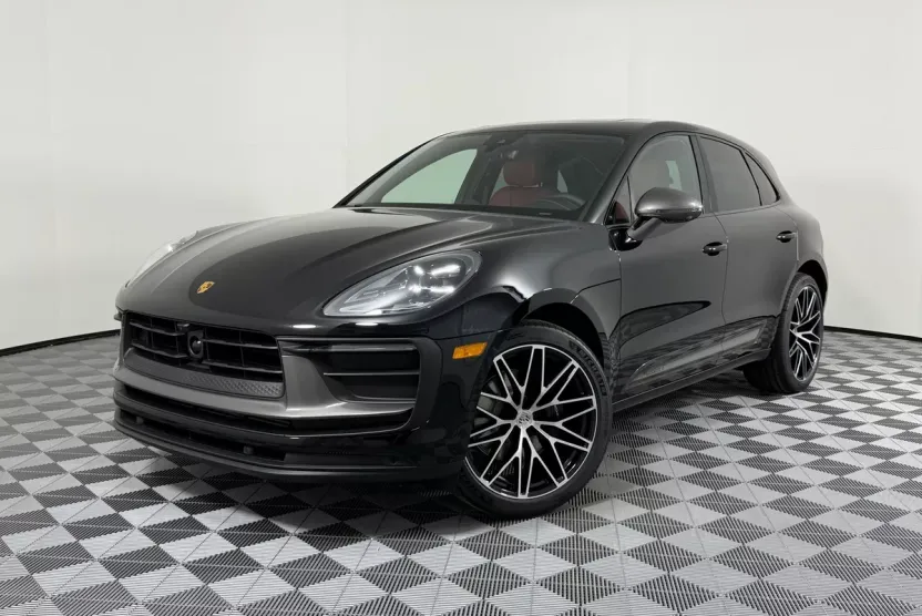 2026 Porsche Macan T photo 1
