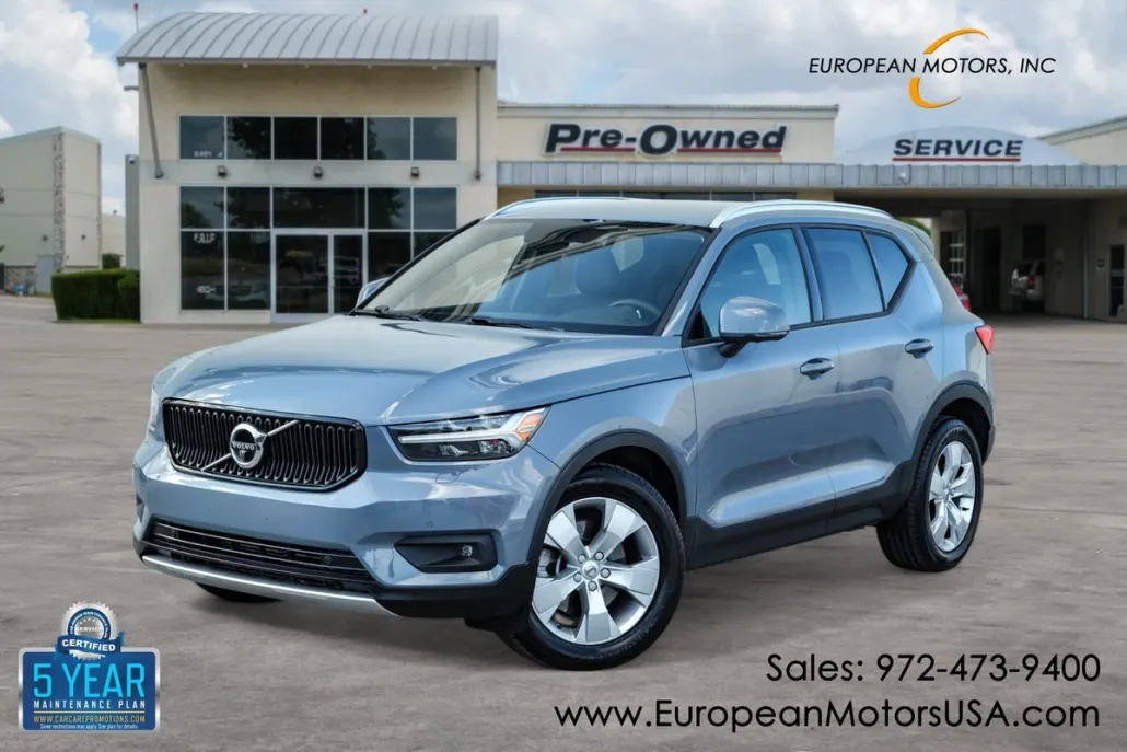2021 Volvo XC40 Momentum photo 1