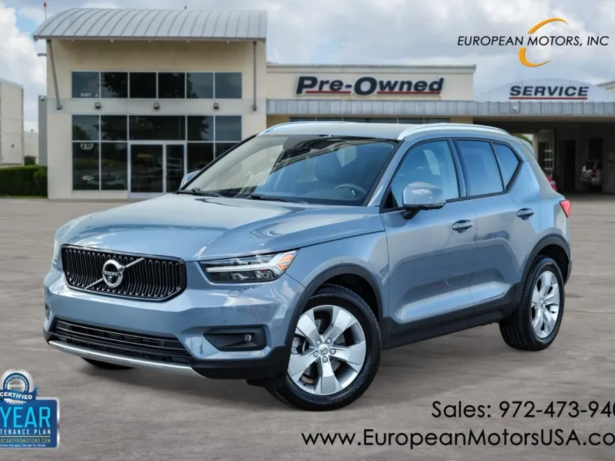 2021 Volvo XC40 Momentum photo 1