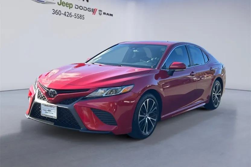 2019 Toyota Camry SE photo 1