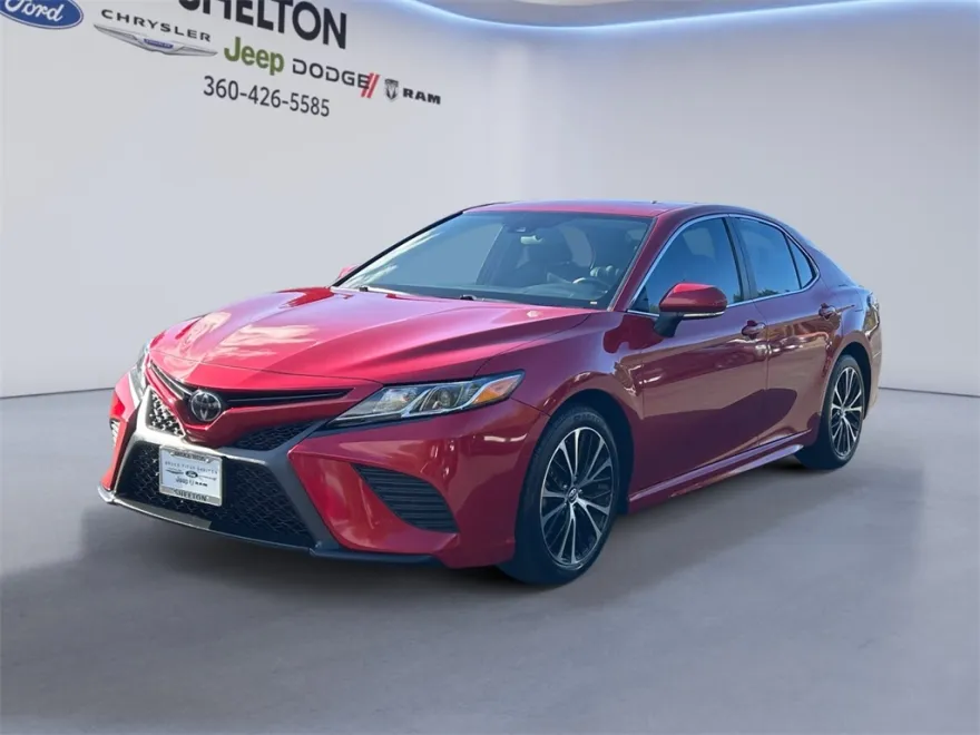2019 Toyota Camry SE photo 1