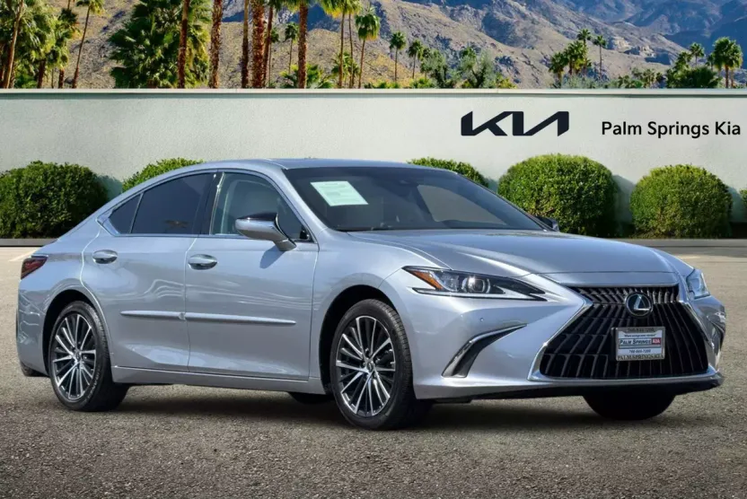 2023 Lexus ES 300h photo 1
