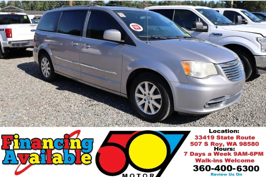2015 Chrysler Town & Country Touring photo 1